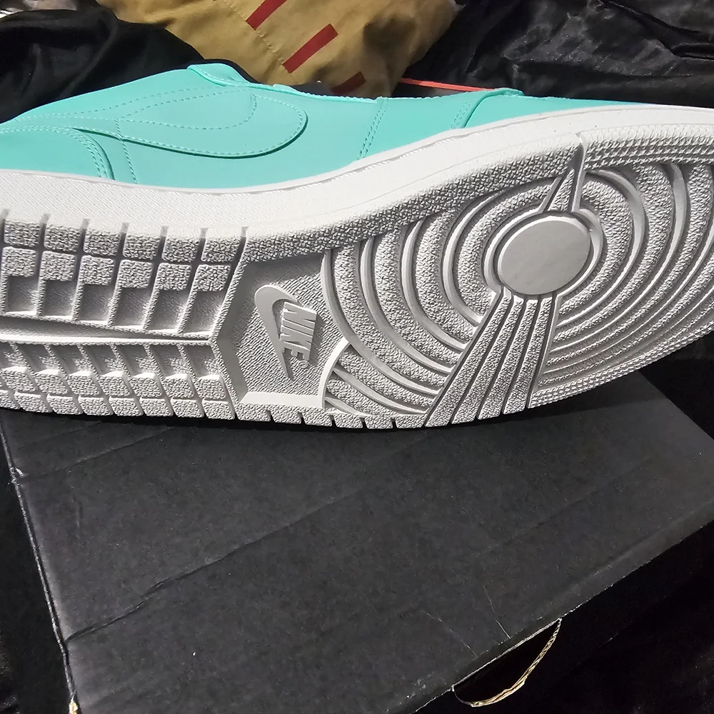 Jordan Air 1 Low Hyper Turqoise - Picture 7 of 9